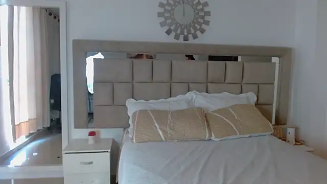 Snapshot of zoecruzz chatting on January 2025 01:51:02 PM zoecruzz online show from January 2025 01:51:02 PM