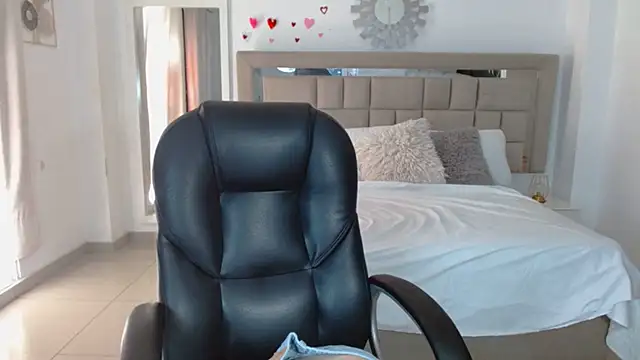 Snapshot of zoecruzz chatting on September 2025 02:39:02 PM zoecruzz online show from September 2025 02:39:02 PM