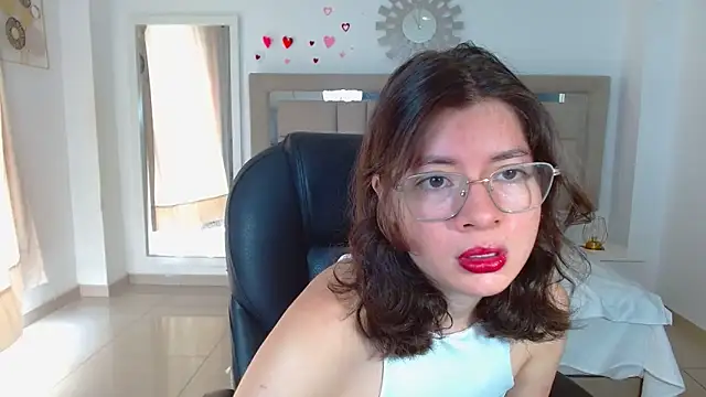 Snapshot of zoecruzz chatting on September 2025 02:00:01 PM zoecruzz online show from September 2025 02:00:01 PM