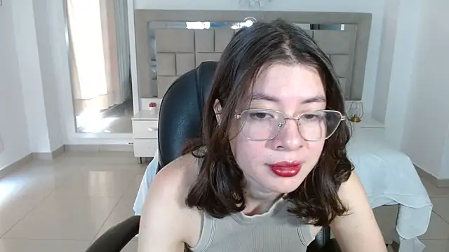 Snapshot of zoecruzz chatting on October 2025 03:32:01 PM zoecruzz online show from October 2025 03:32:01 PM