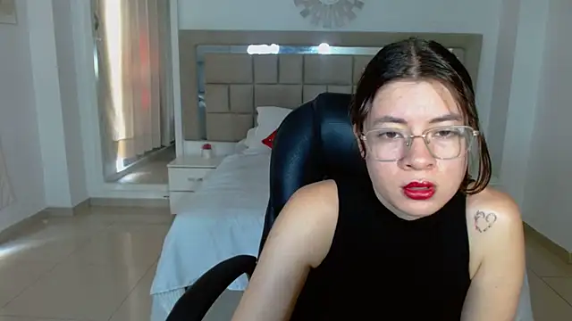 Snapshot of zoecruzz chatting on November 2025 03:12:01 PM zoecruzz online show from November 2025 03:12:01 PM