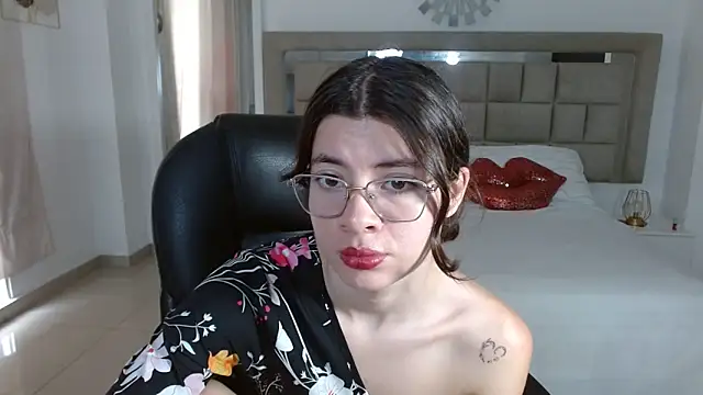 Snapshot of zoecruzz chatting on November 2025 03:22:02 PM zoecruzz online show from November 2025 03:22:02 PM