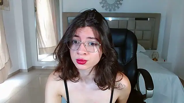 Snapshot of zoecruzz chatting on November 2025 02:51:01 PM zoecruzz online show from November 2025 02:51:01 PM