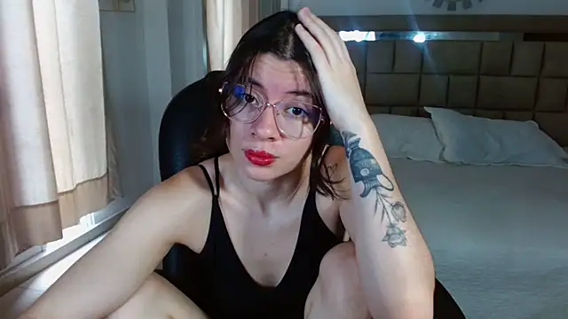 Snapshot of zoecruzz chatting on November 2025 03:15:02 PM zoecruzz online show from November 2025 03:15:02 PM