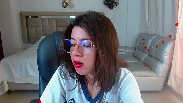 zoecruzz online show from March 2026 02:11:02 PM