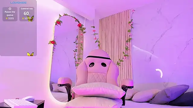 Aria montgomeri online show from October 2025 01:07:01 PM