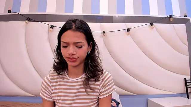 BritneyCollins online show from April 2026 01:00:02 PM