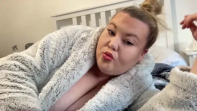 Busty-BBW-Emilie online show from December 2024 01:28:02 PM