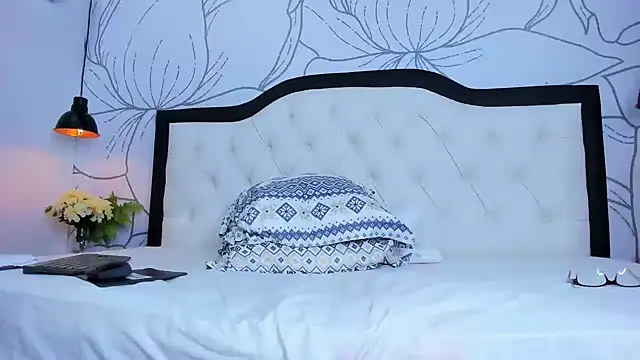 margot smith  online show from December 2024 03:36:02 PM