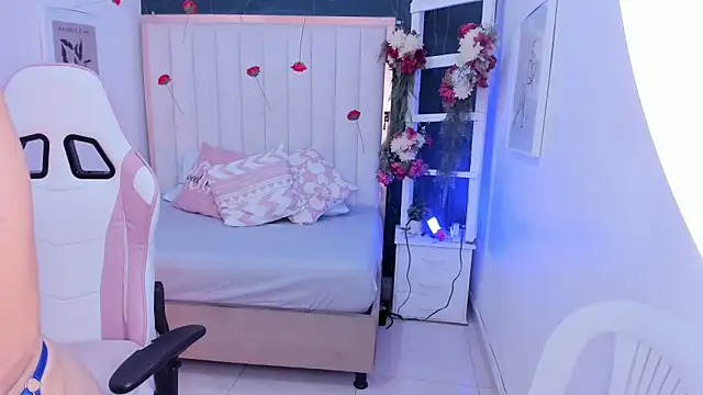 margot smith  online show from February 2026 12:38:01 PM