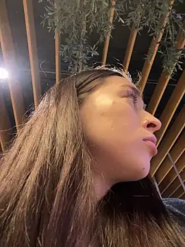 Holly Play online show from December 2024 01:17:01 PM