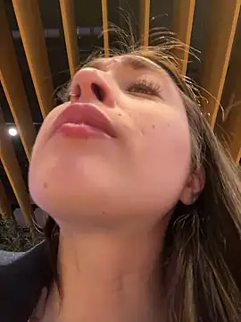 Holly Play online show from December 2024 12:22:01 PM