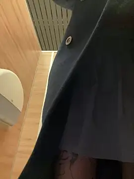 Holly Play online show from January 2025 03:21:01 PM