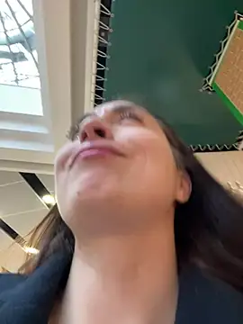 Holly Play online show from January 2025 12:17:01 PM