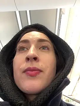 Holly Play online show from February 2025 10:26:02 AM