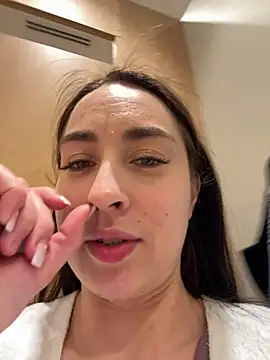 Holly Play online show from February 2025 10:12:01 AM