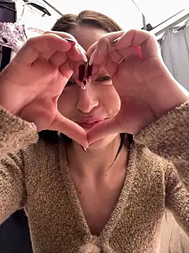 Holly Play online show from February 2025 08:04:01 AM