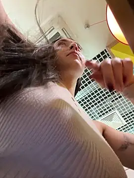 Holly Play online show from March 2025 11:18:02 AM