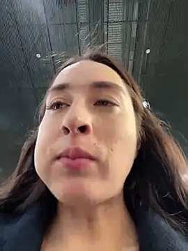 Holly Play online show from March 2025 01:15:01 PM