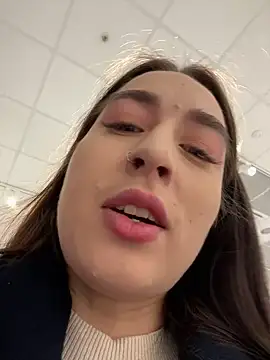 Holly Play online show from March 2025 09:01:02 AM