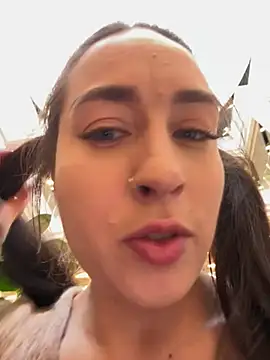 Holly Play online show from March 2025 03:09:01 PM