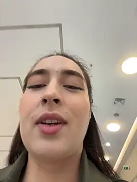 Holly Play online show from October 2025 10:02:02 AM