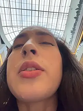 Holly Play online show from October 2025 01:11:02 PM