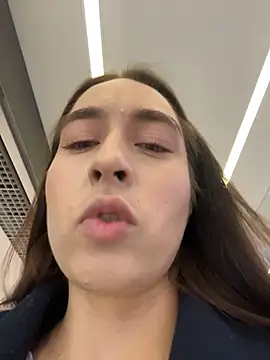 Holly Play online show from December 2025 11:08:02 AM