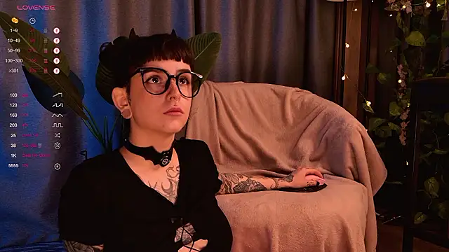 MichaellaMoon online show from December 2024 04:14:01 PM