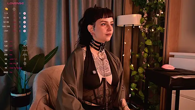 MichaellaMoon online show from December 2024 07:18:01 PM