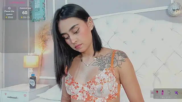 serena jeyms online show from October 2025 07:45:02 PM