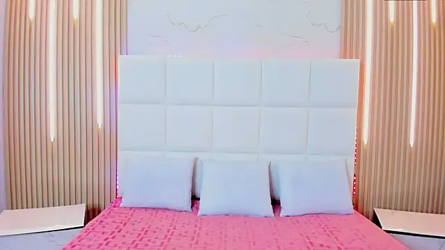 Iris Thompson  online show from October 2025 04:04:02 AM