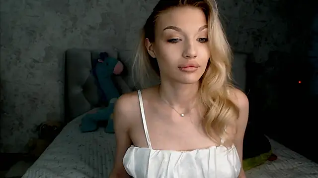 Snapshot of Ella_Milla chatting on July 2026 12:40:02 PM Ella Milla online show from July 2026 12:40:02 PM