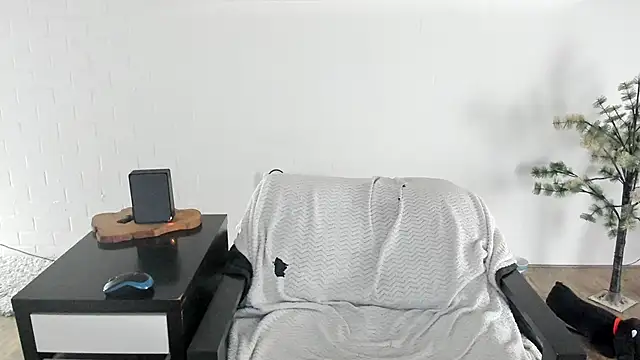 MendiPetite online show from March 2026 09:29:02 PM