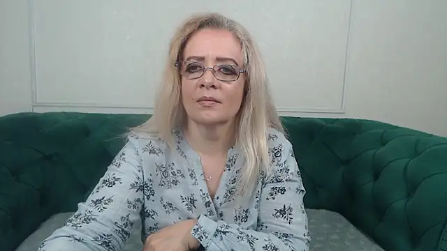 IvanaCharm online show from September 2025 03:30:02 AM