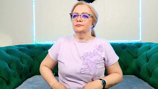 Snapshot of IvanaCharm chatting on June 2026 03:28:01 AM IvanaCharm online show from June 2026 03:28:01 AM