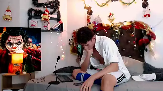 Snapshot of flowers18 chatting on December 2024 11:50:02 PM flowers18 online show from December 2024 11:50:02 PM