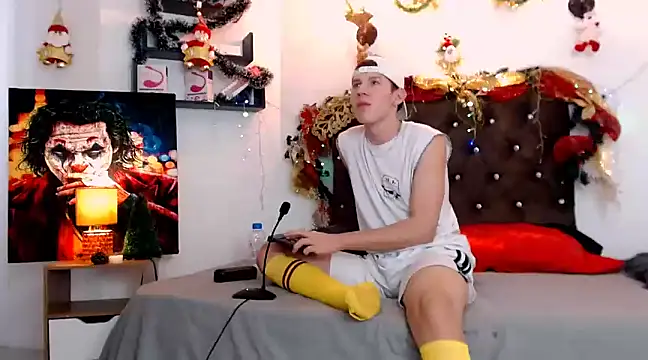 Snapshot of flowers18 chatting on December 2024 09:24:02 PM flowers18 online show from December 2024 09:24:02 PM