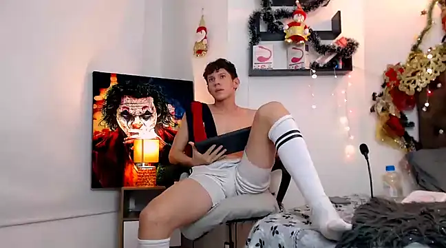 Snapshot of flowers18 chatting on December 2024 12:01:02 AM flowers18 online show from December 2024 12:01:02 AM