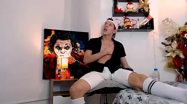 Snapshot of flowers18 chatting on December 2024 11:24:01 PM flowers18 online show from December 2024 11:24:01 PM