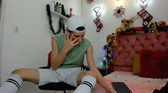 Snapshot of flowers18 chatting on December 2024 03:50:02 AM flowers18 online show from December 2024 03:50:02 AM