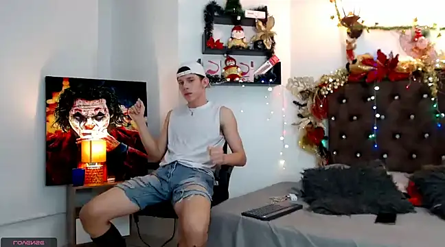 Snapshot of flowers18 chatting on December 2024 12:11:02 AM flowers18 online show from December 2024 12:11:02 AM