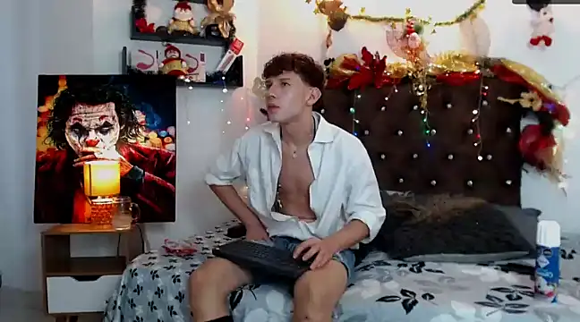 Snapshot of flowers18 chatting on December 2024 10:05:01 PM flowers18 online show from December 2024 10:05:01 PM