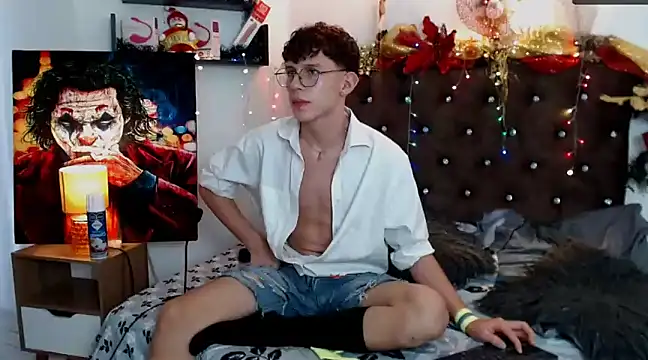 Snapshot of flowers18 chatting on December 2024 09:08:02 PM flowers18 online show from December 2024 09:08:02 PM