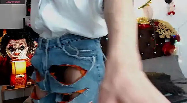 Snapshot of flowers18 chatting on January 2025 09:43:02 PM flowers18 online show from January 2025 09:43:02 PM