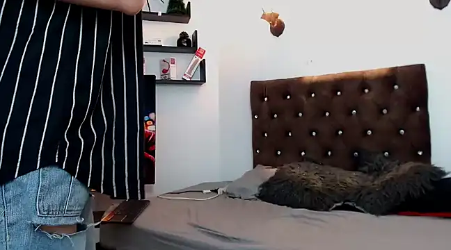 Snapshot of flowers18 chatting on January 2025 10:46:02 PM flowers18 online show from January 2025 10:46:02 PM