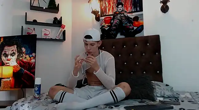 Snapshot of flowers18 chatting on January 2025 08:26:02 PM flowers18 online show from January 2025 08:26:02 PM