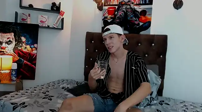 Snapshot of flowers18 chatting on January 2025 08:58:02 PM flowers18 online show from January 2025 08:58:02 PM