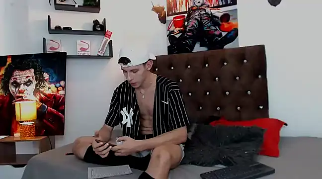 Snapshot of flowers18 chatting on January 2025 08:57:02 PM flowers18 online show from January 2025 08:57:02 PM