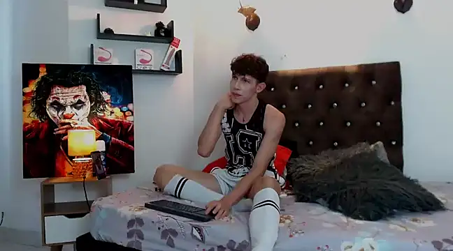 Snapshot of flowers18 chatting on January 2025 09:32:02 PM flowers18 online show from January 2025 09:32:02 PM